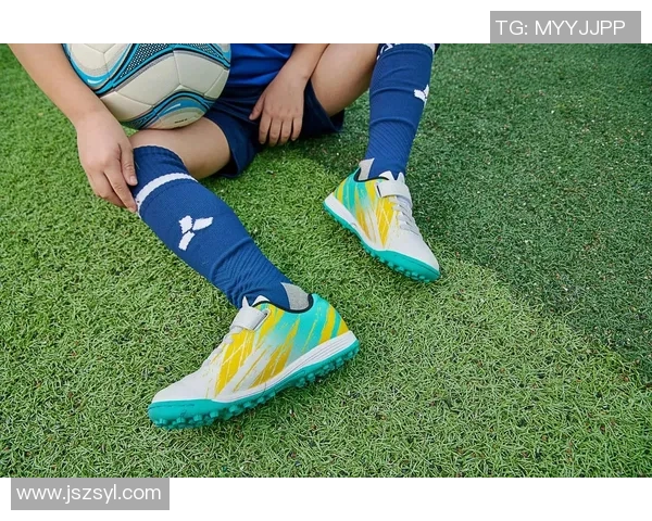 足球明星亲自挑选足球鞋揭秘运动装备背后的故事与选择技巧 足球明星亲自挑选足球鞋揭秘运动装备背后的故事与选择技巧