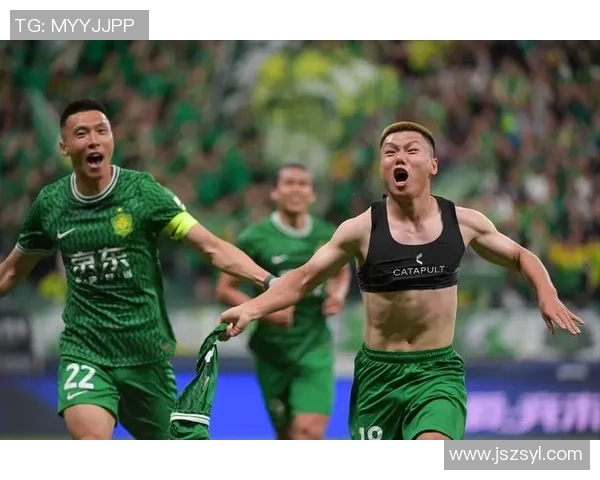 足球明星魅力尽显封面照展现运动之美与个性风采 足球明星魅力尽显封面照展现运动之美与个性风采